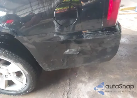 2018 Chevrolet Suburban Premier z USA, uszkodzony, nr VIN 1GNSCJKC8JR125331